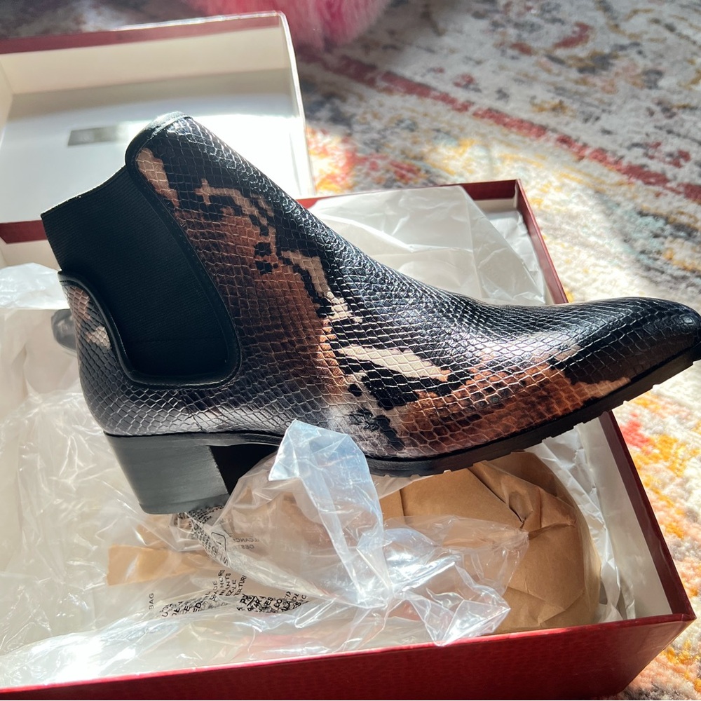 STYLE ALERT 🔔 - Lucious Ankle Boots - NEW‼️